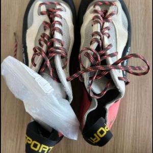 La sportiva women rockclimbing shoes